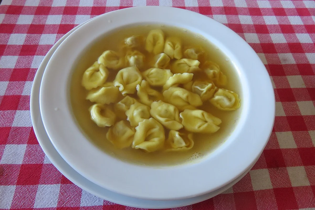 Cappelletti Forlivesi al Formaggio in Brodo di Cappone