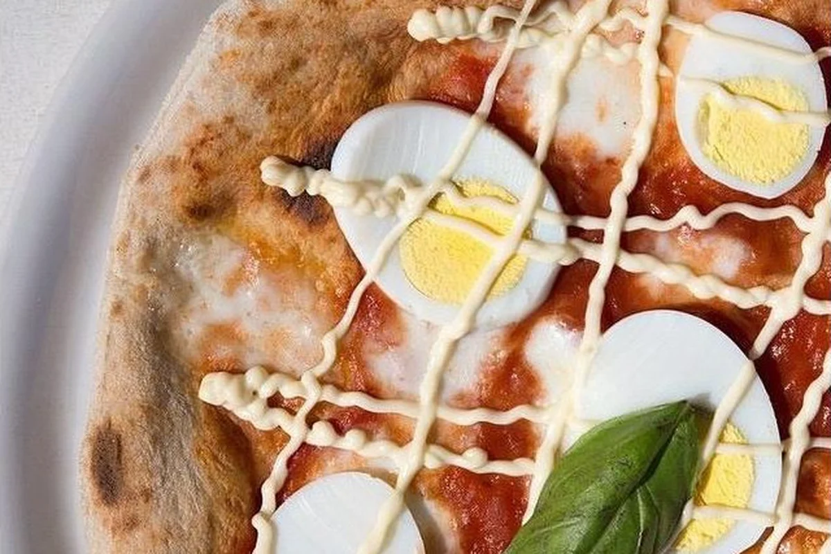 Pizza Rossini Tradizionale Pesarese con Maionese e Uova Sode